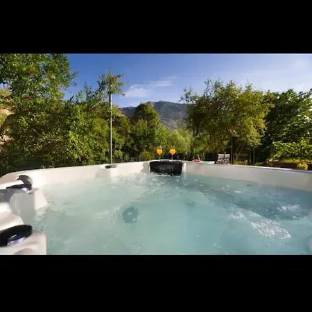 Apartmant By The River With Jacuzzi Apartament *
