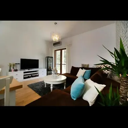 Apartmant By The River With Jacuzzi Apartament *