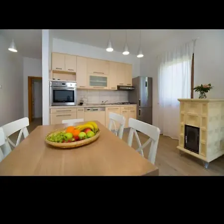 Apartmant By The River With Jacuzzi Apartament *