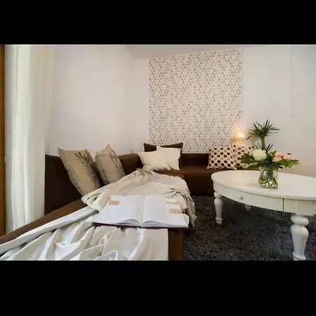 Apartmant By The River With Jacuzzi *