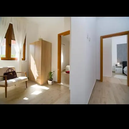 Apartmant By The River With Jacuzzi Žrnovnica